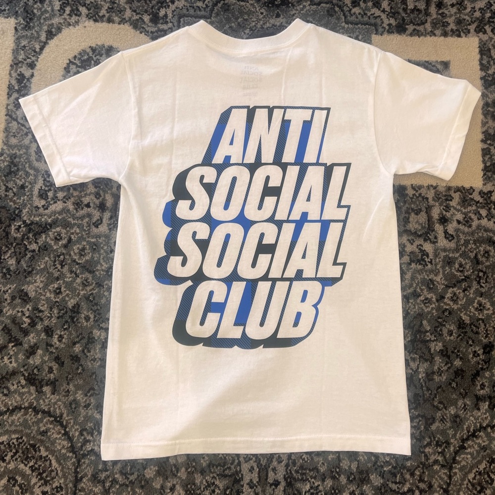 ASSC WHITE TEE SZ S NEVER BEEN WORN BEFORE